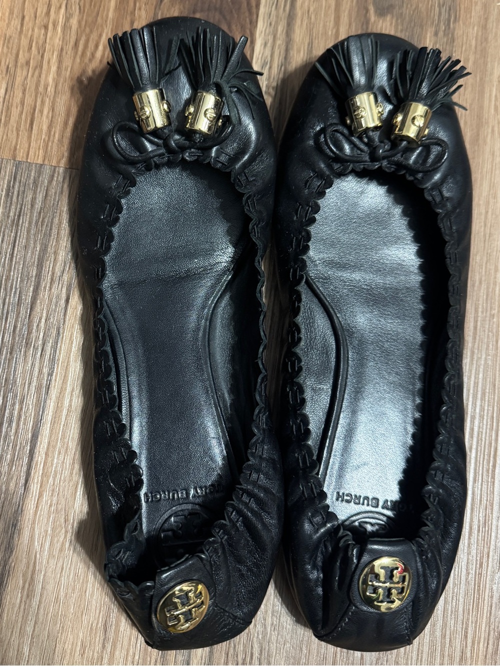 Tory Burch Black Leather Tassel Ballet Flats with Gold Logo Sz. 9.5 - Picture 8 of 9